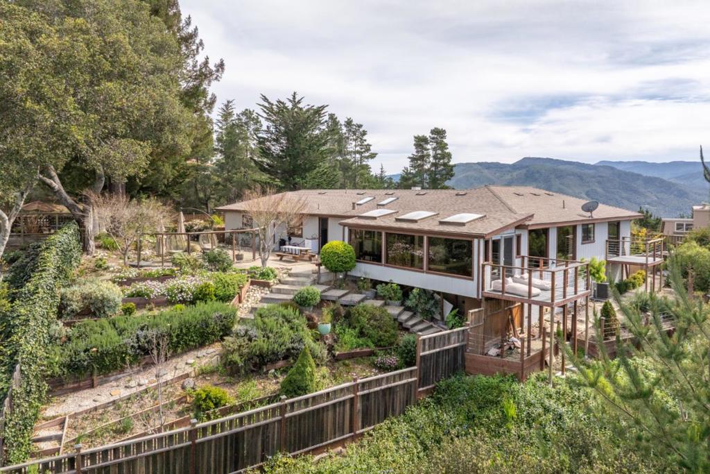 https://media.crmls.org/mediaz/26bcfaa5-dbc9-42b3-a4c6-fdde0da08663.jpg?preset=X-Large