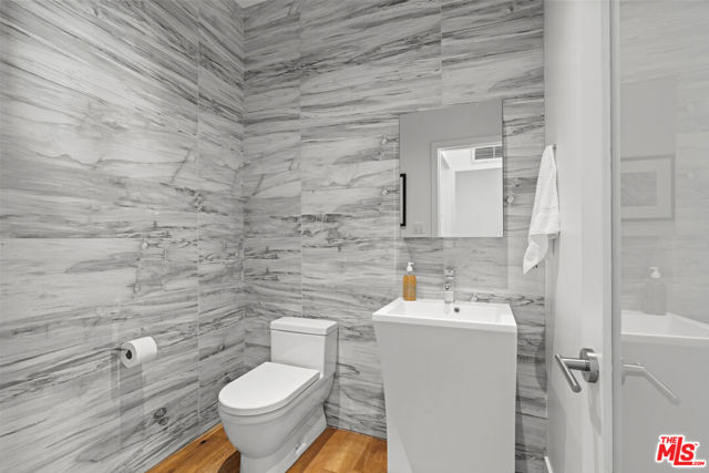 7470 Woodrow Wilson Drive, Los Angeles CA: https://media.crmls.org/mediaz/26be0fb3-b000-4f78-a5e0-b27b0e44d58c.jpg