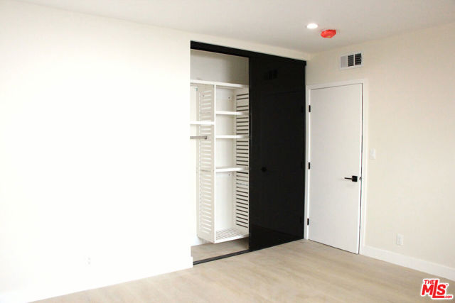 322 S Swall Drive, Los Angeles CA: https://media.crmls.org/mediaz/26be4df8-2059-44c7-aae3-870a6cf24dcf.jpg