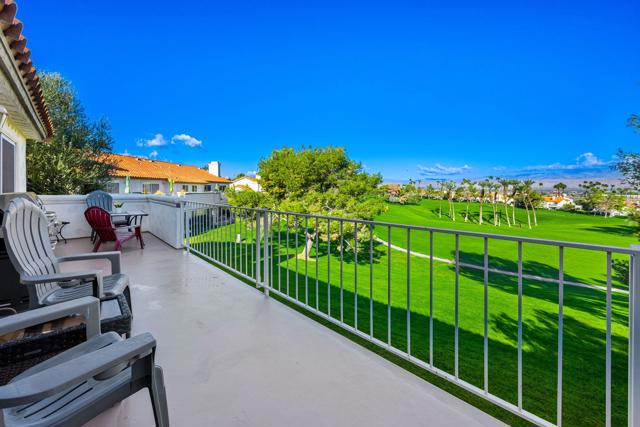 320 Vista Royale Drive, Palm Desert CA: https://media.crmls.org/mediaz/26bea049-e8b2-4b1a-b1cb-241cbccdcc18.jpg