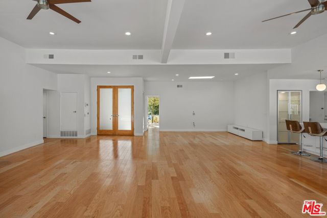 4207 Michelangelo Avenue, Woodland Hills CA: https://media.crmls.org/mediaz/26bef143-29fd-40fc-b89b-064906b121a6.jpg