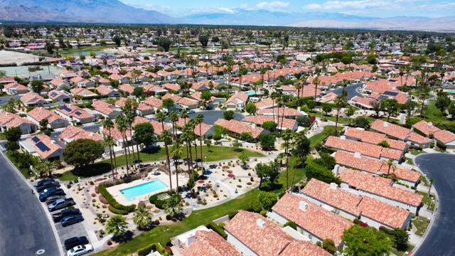 43870 Via Granada, Palm Desert CA: https://media.crmls.org/mediaz/26bf1a29-5bcf-4101-b401-1b0dcd585e6e.jpg