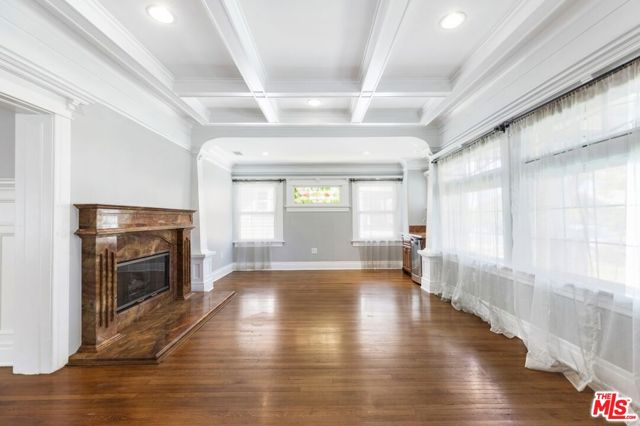 2230 W 30th Street, Los Angeles CA: https://media.crmls.org/mediaz/26bf1b30-6823-43d5-a33f-d588af9c6aed.jpg
