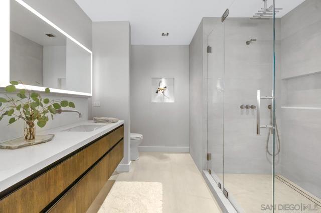 135 S Sierra Ave, Solana Beach CA: https://media.crmls.org/mediaz/26bf83d4-99a7-462c-9e3f-77b6266af17d.jpg
