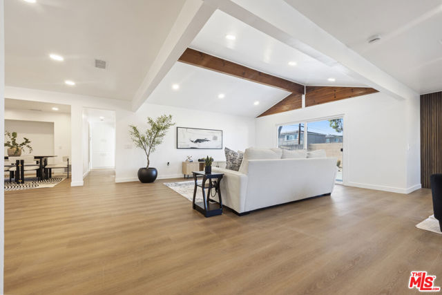 Image 22 of 70 For 19203 Galway Avenue