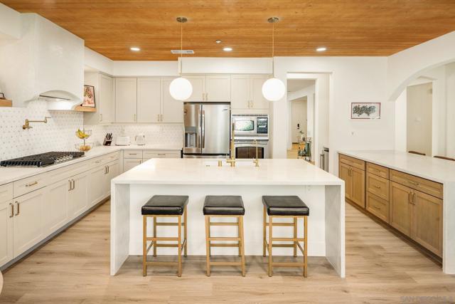 10528 Pinion Trl, Escondido CA: https://media.crmls.org/mediaz/26c0d107-4f49-40af-ad37-a69f56a3089f.jpg