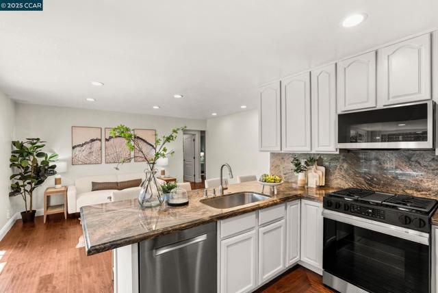 1925 Burnside Ct, Concord CA: https://media.crmls.org/mediaz/26c199e7-79c8-494c-881d-4f12180283ae.jpg