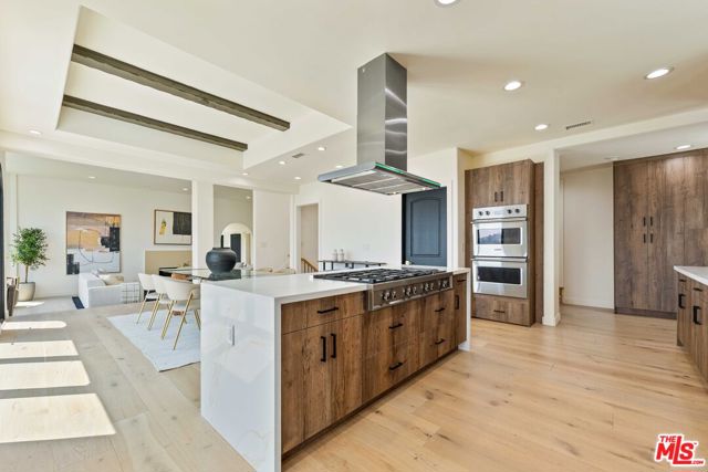 1648 Summitridge, Beverly Hills CA: https://media.crmls.org/mediaz/26c1e2e3-8acc-4272-913f-891a215a7042.jpg