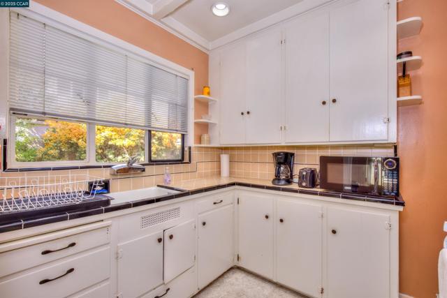 1679 Carmel Dr, Walnut Creek CA: https://media.crmls.org/mediaz/26c1ec2f-0e7b-4764-af74-68202e992ceb.jpg