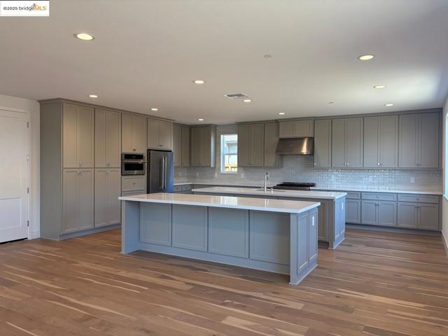 445 Trellis WAY, Brentwood CA: https://media.crmls.org/mediaz/26c2615c-c09c-4e85-bc78-6bf10bf8eb3f.jpg