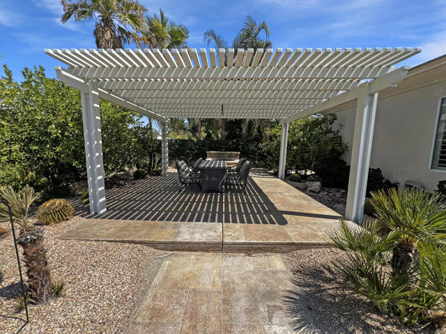 5 Lyon Road, Rancho Mirage CA: https://media.crmls.org/mediaz/26c279cb-cd56-4554-84cd-e0dccddc7c55.jpg