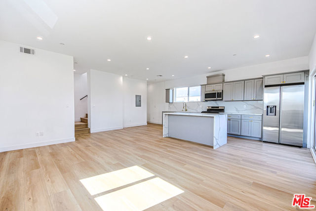 1923 Carmona Avenue, Los Angeles CA: https://media.crmls.org/mediaz/26c2ac97-0bef-45b2-8983-e1e80f6812c9.jpg