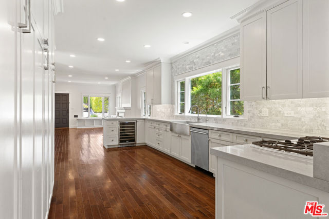 2347 Parnell Avenue, Los Angeles CA: https://media.crmls.org/mediaz/26c2b5b1-d33f-4727-8d9d-e3dd94a15cdf.jpg