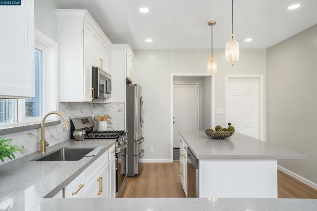 1518 Dunn Ave, Richmond CA: https://media.crmls.org/mediaz/26c2bada-6be5-456b-be0c-84c693a664d6.jpg