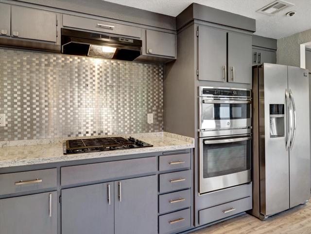 426 Village W Square, Palm Springs CA: https://media.crmls.org/mediaz/26c2f87d-e66a-4eac-8ac1-5dfed9785d44.jpg