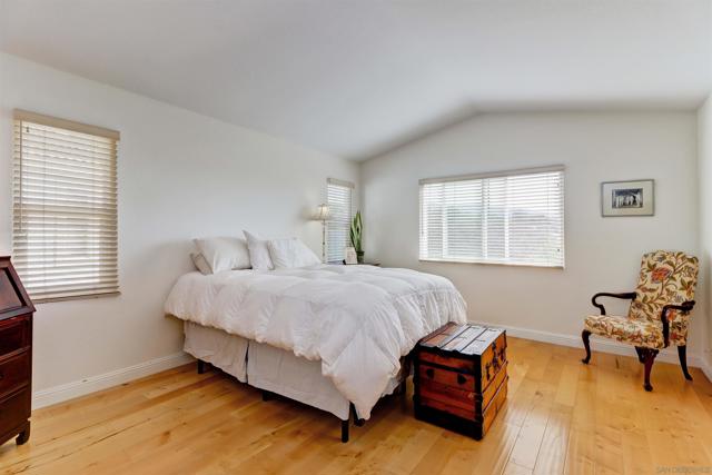 10832 Avenida De Los Lobos, San Diego CA: https://media.crmls.org/mediaz/26c302b6-8102-4ddc-a56a-df82a7c21557.jpg