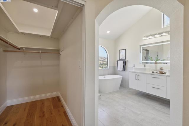 44030 Geddy Court, Fremont CA: https://media.crmls.org/mediaz/26c3048e-f2e7-4d7a-89ff-499be00350ba.jpg