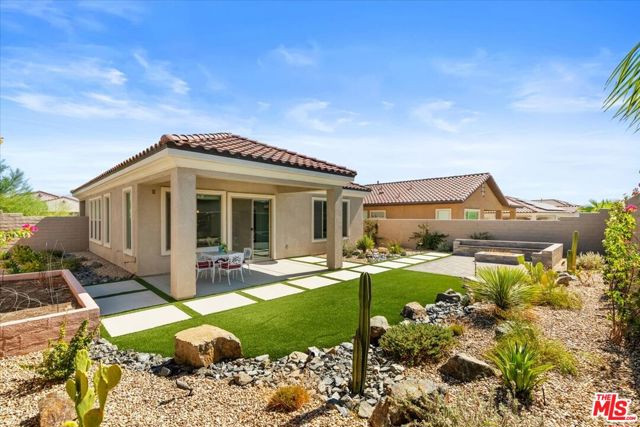 43 Zinfandel, Rancho Mirage CA: https://media.crmls.org/mediaz/26c34b7d-5d88-4aad-a58d-891e2d3621b5.jpg