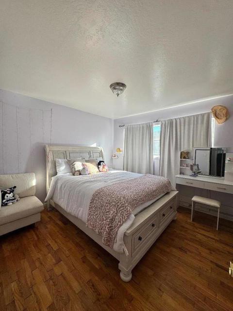 1121 Granada Avenue, Salinas CA: https://media.crmls.org/mediaz/26c35c39-14db-4298-b23a-d3f7685e537b.jpg