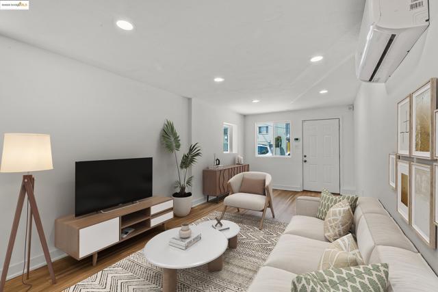 2906 Adeline St, Oakland CA: https://media.crmls.org/mediaz/26c3d75a-445f-46ce-9467-c4d6a3885009.jpg