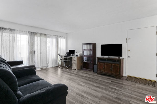 20134 Leadwell Street, Winnetka CA: https://media.crmls.org/mediaz/26c42f00-e11f-4a35-8daf-89e6f71fcf6f.jpg