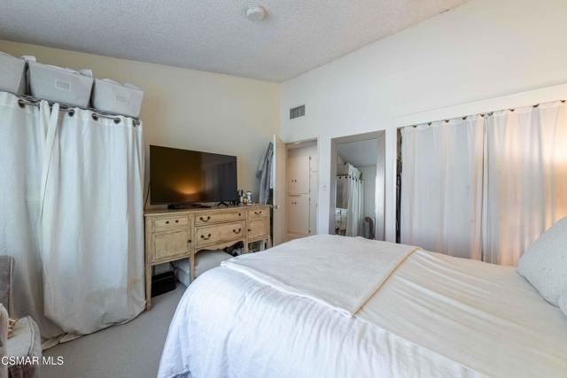 20418 Miranda Street, Woodland Hills CA: https://media.crmls.org/mediaz/26c470de-f3d9-4901-a12f-86887997591d.jpg