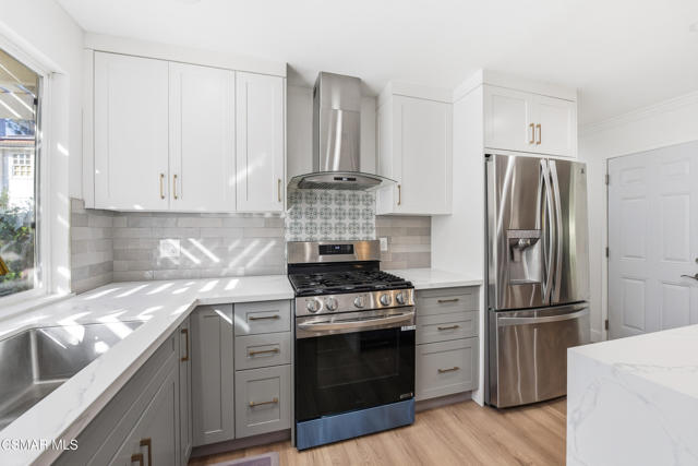 952 Carefree Drive, Simi Valley CA: https://media.crmls.org/mediaz/26c52f2d-f00d-49d2-9043-eae67a976871.jpg