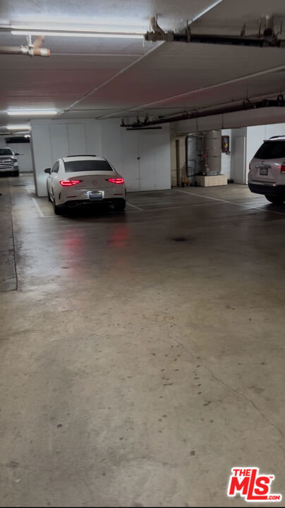 1013 Allen Avenue, Glendale CA: https://media.crmls.org/mediaz/26c61245-38c8-4b97-a6d7-063d2f1773b8.jpg