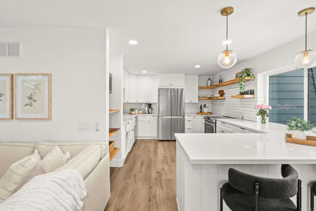 Detail Gallery Image 21 of 38 For 38 Montego Ct, Coronado,  CA 92118 - 2 Beds | 2/1 Baths