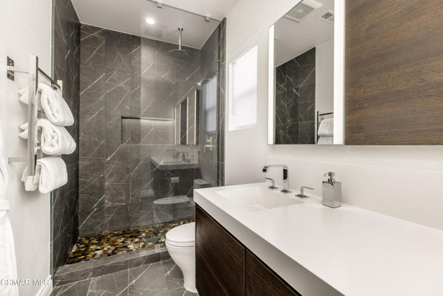 6072 Mandeville Place, Oak Park CA: https://media.crmls.org/mediaz/26c7ec15-c9dd-457a-b72b-e073290ef69a.jpg