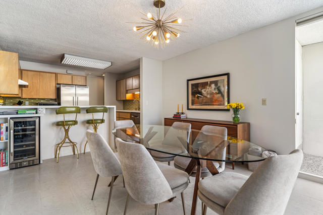 Kitchen / Dining Area