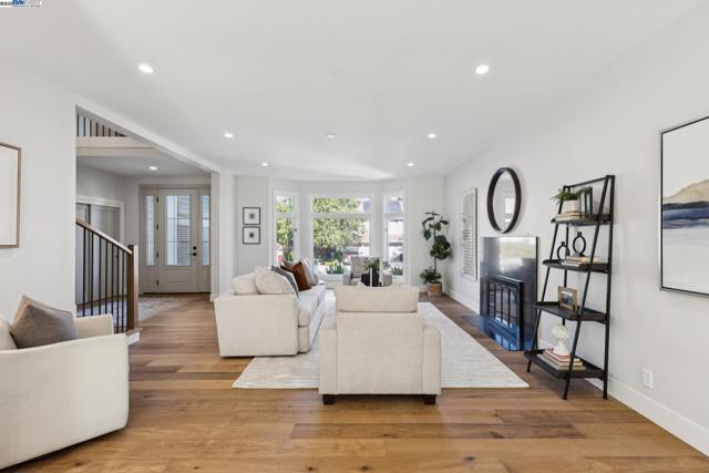 25 Mackenzie, Danville CA: https://media.crmls.org/mediaz/26c8681c-9810-4482-b8da-cf1bffab48e1.jpg