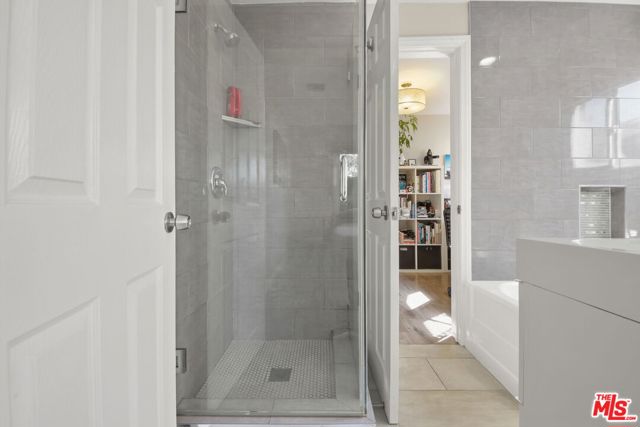 1656 S Rimpau Boulevard, Los Angeles CA: https://media.crmls.org/mediaz/26c8dab2-1be1-4e9a-b00c-d0dfd267ae7c.jpg