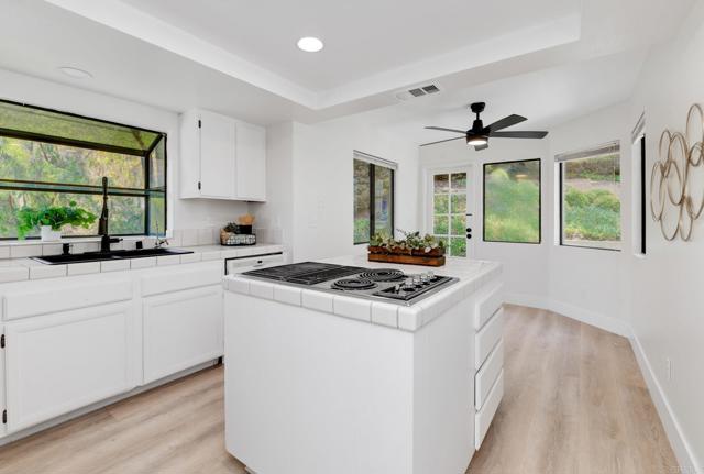Detail Gallery Image 5 of 21 For 4631 Villas Ct, Bonita,  CA 91902 - 3 Beds | 2/1 Baths