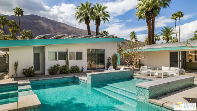 780 S Palo Verde Avenue, Palm Springs CA: https://media.crmls.org/mediaz/26c94efb-d23a-4c7c-943e-e5335eeb4658.jpg