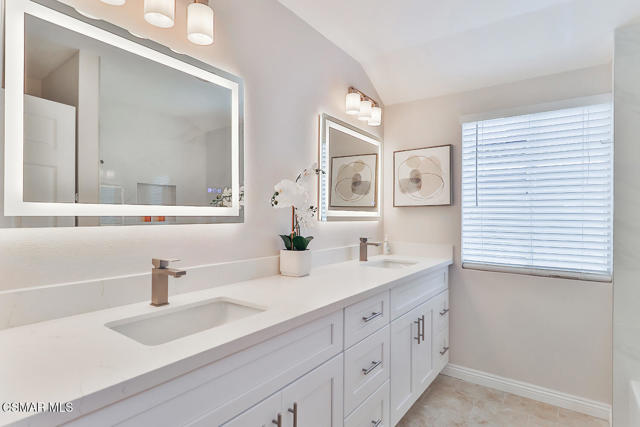29153 Oakpath Drive, Agoura Hills CA: https://media.crmls.org/mediaz/26c9503e-6b2f-4215-a0bd-c890dfa8545c.jpg