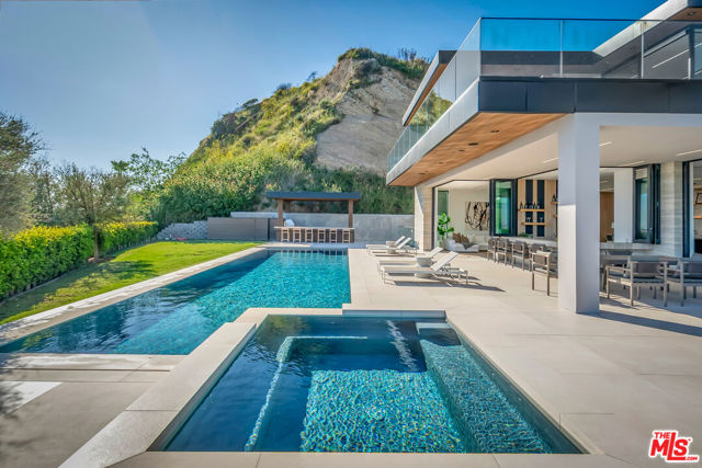 23917 Malibu Road, Malibu CA: https://media.crmls.org/mediaz/26ca0421-392e-4ef6-aeed-f34c8996a42d.jpg