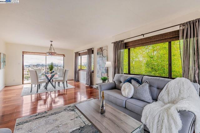 31865 Chicoine Ave, Hayward CA: https://media.crmls.org/mediaz/26ca1184-95f0-4615-88a6-6104586923ba.jpg