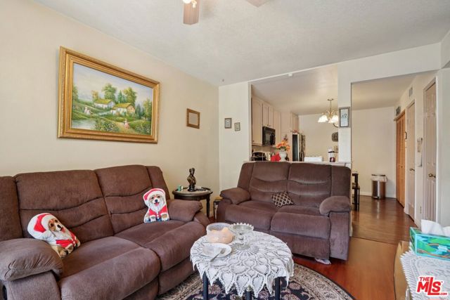 21620 Burbank Boulevard, Woodland Hills CA: https://media.crmls.org/mediaz/26ca9611-4f8a-48df-9e35-fb49c519a44d.jpg
