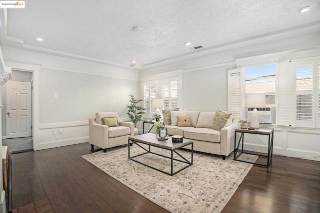 1226 W Elm Street, Stockton CA: https://media.crmls.org/mediaz/26cae4b5-e5e6-4920-90a9-878b20480abe.jpg