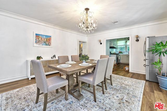 728 S Windsor Boulevard, Los Angeles CA: https://media.crmls.org/mediaz/26cb06c9-d6cd-4f6c-a774-1edf8d30268d.jpg