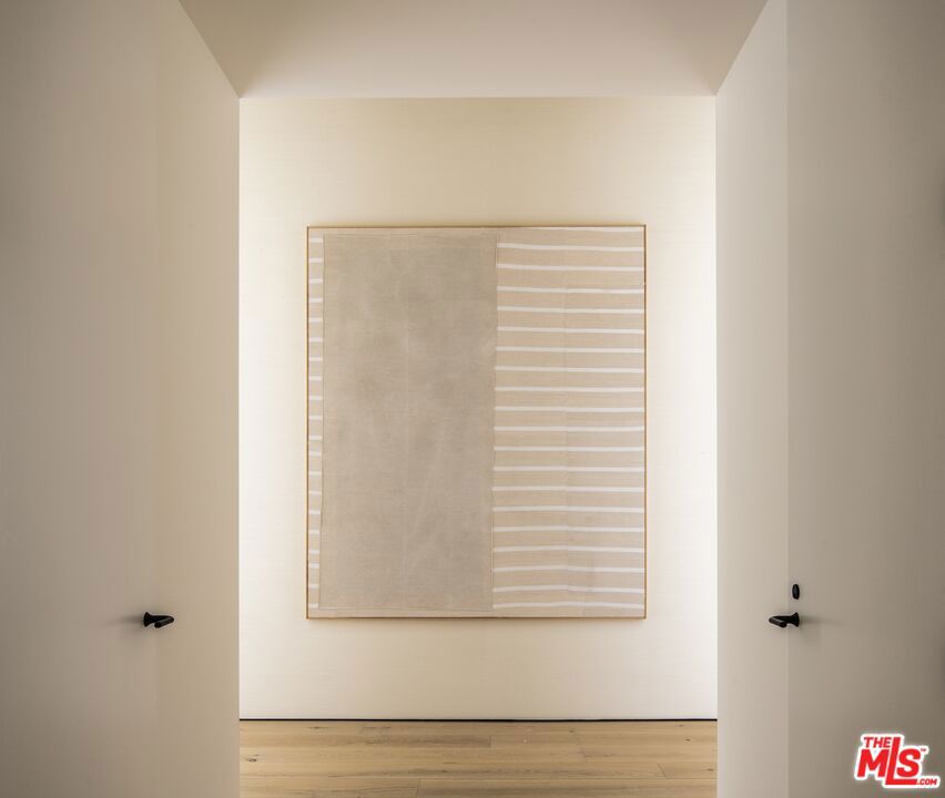 https://media.crmls.org/mediaz/26cb54f6-02ed-44b4-9bad-6a648dd10a3f.jpg?preset=X-Large