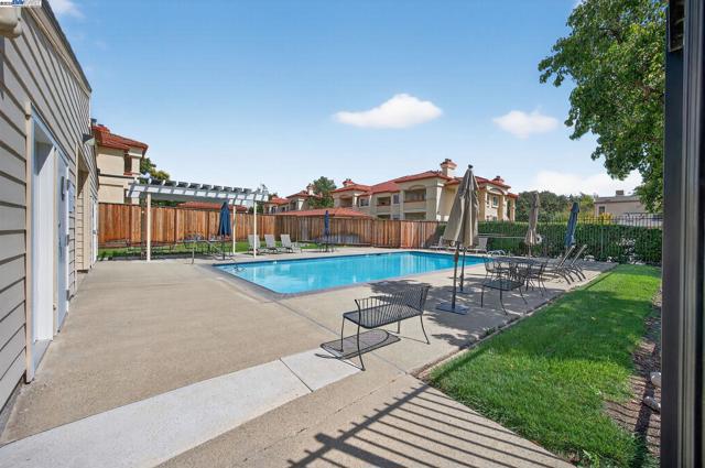 6574 Conestoga Ln, Dublin CA: https://media.crmls.org/mediaz/26cb5de5-4e20-426a-a4d1-1385aa426c3b.jpg