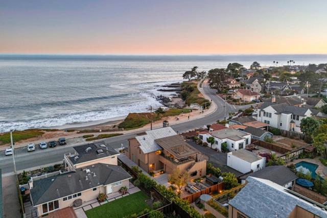 1122 W Cliff Drive, Santa Cruz CA: https://media.crmls.org/mediaz/26cb8be0-95ce-4a3d-849f-581dd72a8548.jpg