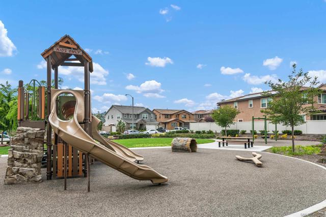 303 Ventasso Way, Fallbrook CA: https://media.crmls.org/mediaz/26cb9f26-42e3-4f42-b9a7-4e3c9b261e47.jpg