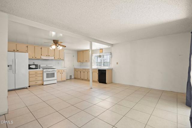 2575 Gayle Place, Simi Valley CA: https://media.crmls.org/mediaz/26cbad57-61da-4892-bf1c-efab39df6ce5.jpg