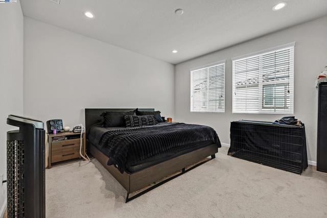 268 Coolcrest Dr, Oakley CA: https://media.crmls.org/mediaz/26cd2416-99cc-4ddb-83ef-268acb61eb6c.jpg