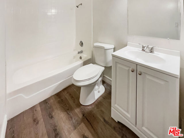 700 W La Veta Avenue, Orange CA: https://media.crmls.org/mediaz/26cd94f3-ac2f-414e-ad78-3f9942fc9240.jpg