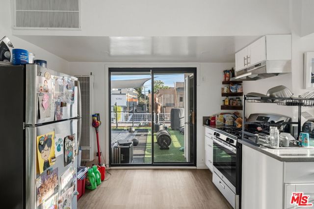 10767 Massachusetts Avenue, Los Angeles CA: https://media.crmls.org/mediaz/26cdb6ce-f634-4208-b655-6e048f8b3628.jpg