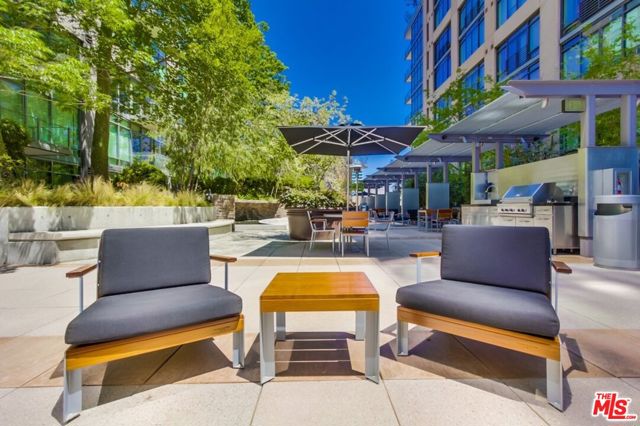 1100 S Hope Street, Los Angeles CA: https://media.crmls.org/mediaz/26cdd1e8-bd4a-4943-8242-f671897eb62a.jpg